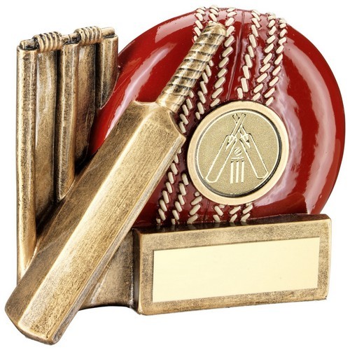 BRZ/RED CRICKET BALL, BAT AND STUMPS FLATBACK WITH PLATE (1in CENTRE) 